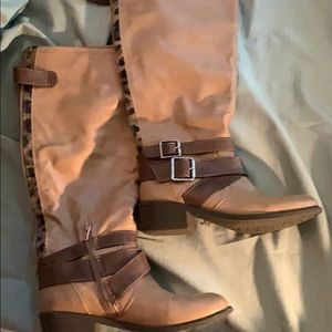 Light brown. Cute detailing. Size 7